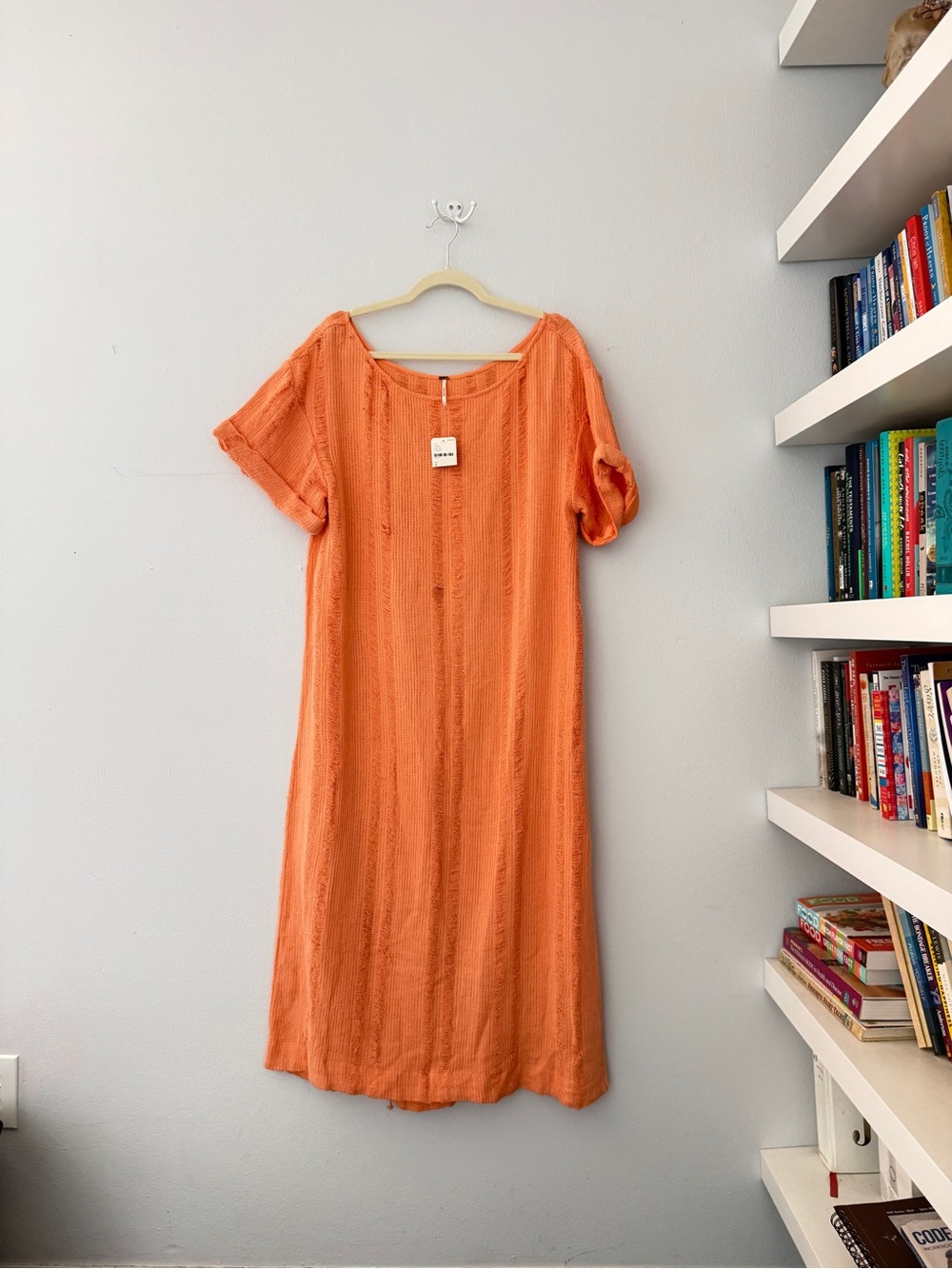 Free People Calypso distressed tee. Peach/Coral NWT Small - Picture 3 of 13